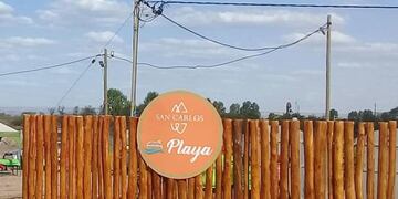 Cine a orillas del río Tunuyán.