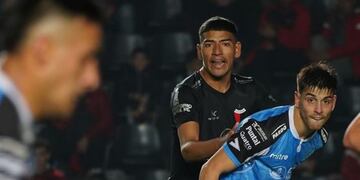 Estudiantes de Río Cuarto perdió 3 a 0 en su visita al puntero Colón (Prensa Colón de Santa Fe).