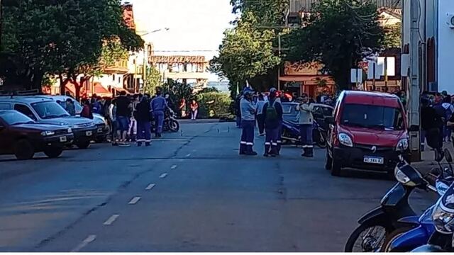 Protesta de municipales en Oberá complica el tránsito.