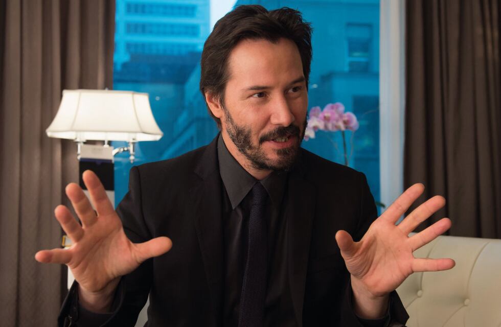 Rosarina salió a fumar al balcón y se llevó una gran sorpresa: estaba Keanu Reeves en el hotel de enfrente