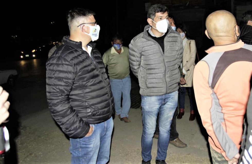 Llamas presenta a vecinos y estudiantes sus propuestas para la ciudad