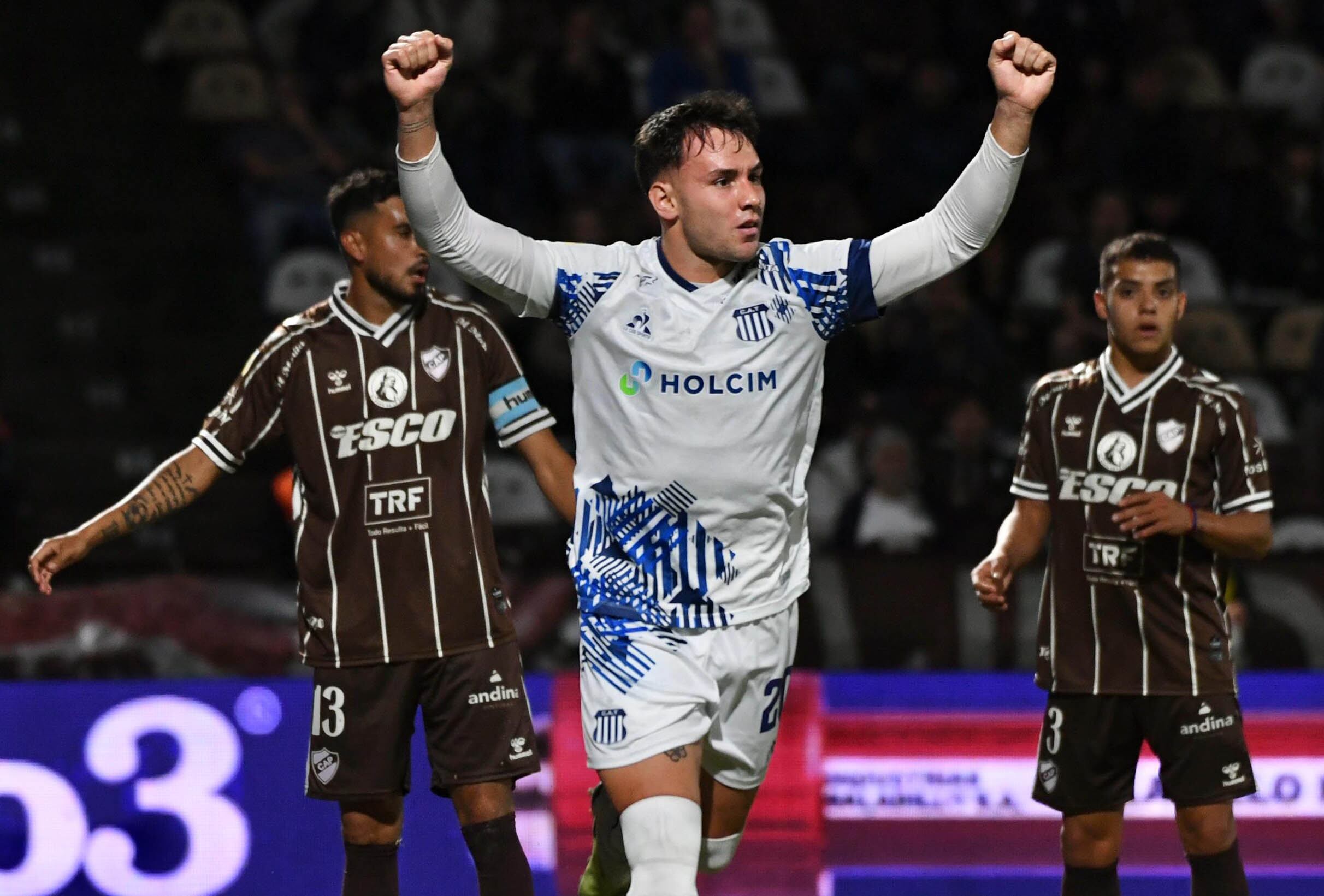 Talleres ante Platense, en Vicente López. (Fotobaires).