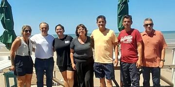 Desarrollo Social entregó silla de ruedas y libros en Reta