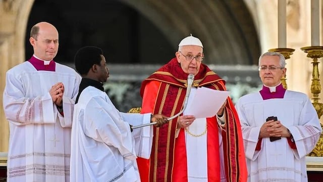 El Papa, durante el Angelus este Domingo de Ramos. (AFP)