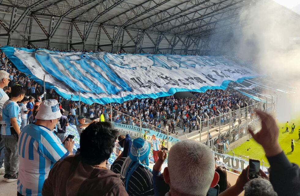 Racing no se quedó atrás y desplegó un imponente recibimiento en San Luis