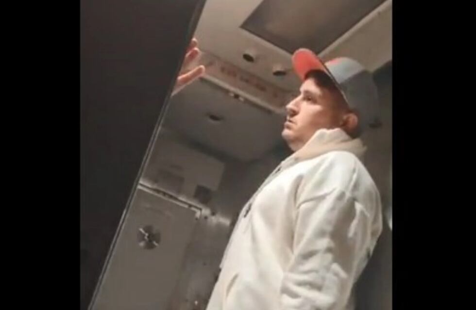 Su avión desvió por la niebla, armó un escándalo y lo detuvieron en Córdoba