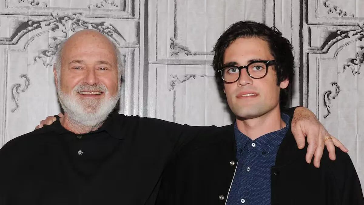 Nick Reiner con Rob Reiner.