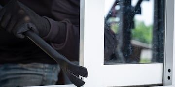 Robaron una casa prefabricada a una pareja de ancianos en Salta.