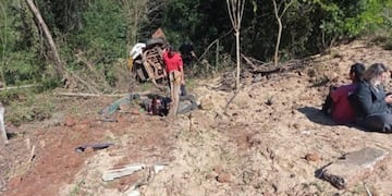 Santa Ana: despistó un camión con carga de arena.