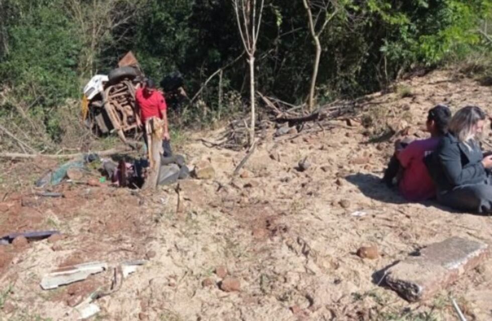 Santa Ana: despistó un camión con carga de arena