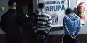 Dos jóvenes detenidos por amenazar a un sereno en Garupá