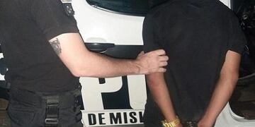 Efectivos policiales recuperaron un automóvil robado en Bernardo de Irigoyen.