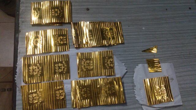 Las láminas de oro secuestradas por Gendarmería Nacional en un operativo en la que se detuvo al conductor de un vehículo que venía de CABA hacia San Rafael. Gentileza Gendarmería Nacional