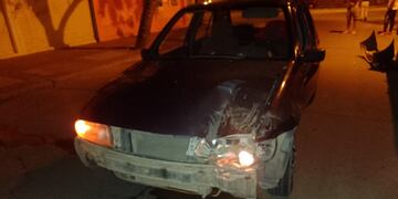 Un hombre alcoholizado chocó un auto estacionado