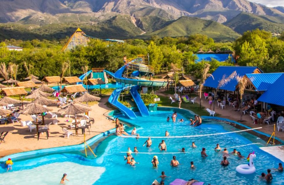 El parque acuático con una “alfombra mágica gigante” en Córdoba: ubicación y precio de las entradas