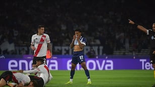 Talleres lo empezó perdiendo ante River, en una jugada desafortunada.