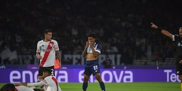 Talleres lo empezó perdiendo ante River, en una jugada desafortunada.