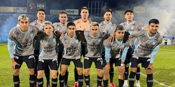 La formación de Racing en el partido en Salta, donde pierde ante Gimnasia y Tiro (Prensa Racing).
