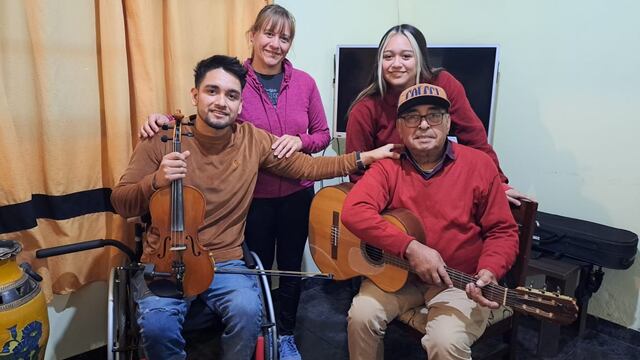 Gabriel Figueroa y Ramón Figueroa junto a la familia en Santiago Temple