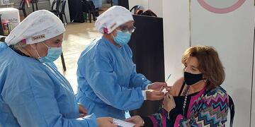 La provincia de Santa Fe tuvo este sábado 1.833 casos de coronavirus y seis muertes. (@silvinafrana)