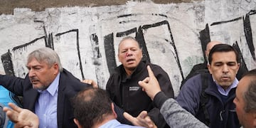 Protesta de colectiveros. Así fue la agresión a Sergio Berni. (Maxi Failla/ Clarín)
