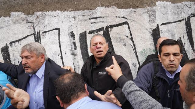 Protesta de colectiveros. Así fue la agresión a Sergio Berni. (Maxi Failla/ Clarín)