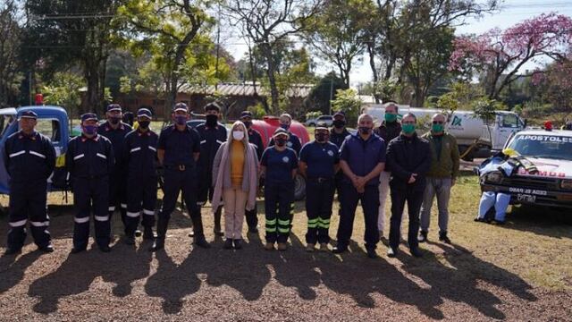 Bomberos Voluntarios de Apóstoles recibieron vehículos e insumos.