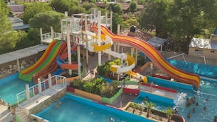 Muy cerca. Al parque se puede llegar caminando desde los dos destinos turísticos más fuertes de Traslasierra.