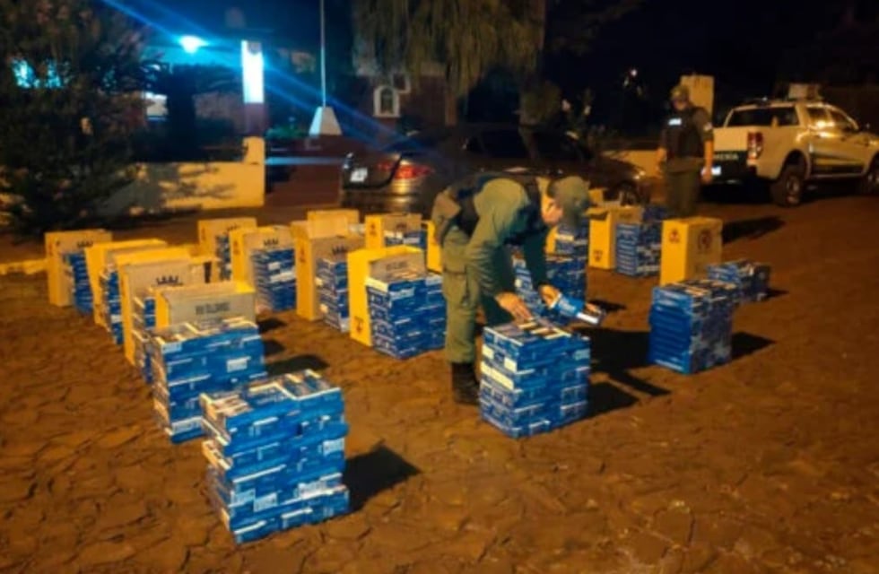 Abandonan contrabando de cigarrillos en Montecarlo