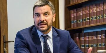 Matías Adet demandó a personal de salud por revelar su identidad mientras tenía COVID-19.