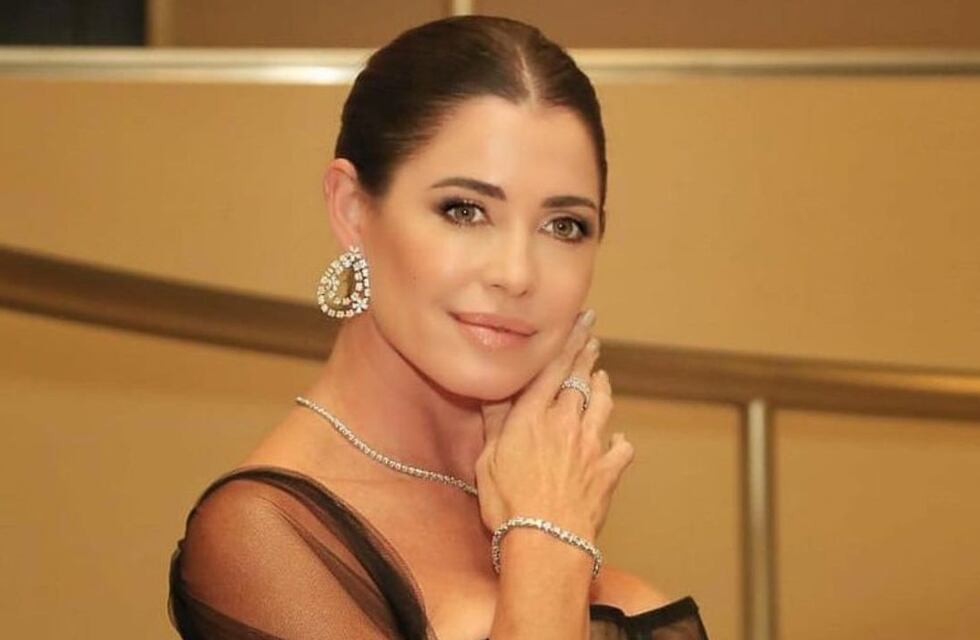 A los 44 años, Pamela David conquistó con su vestido rojo de espalda descubierta