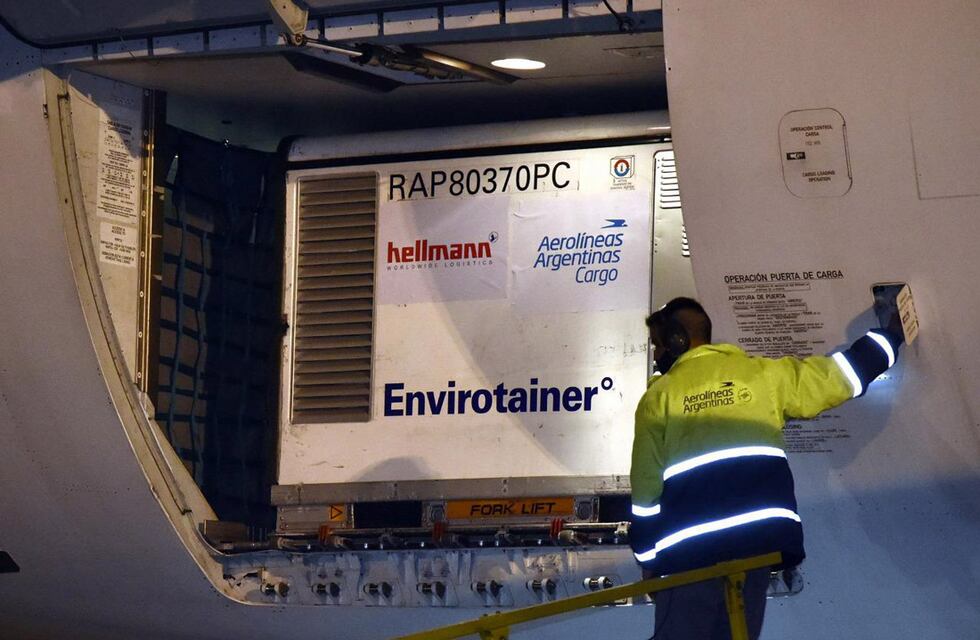 Coronavirus: arribaron al país 716.800 dosis de vacunas Sinopharm desde China