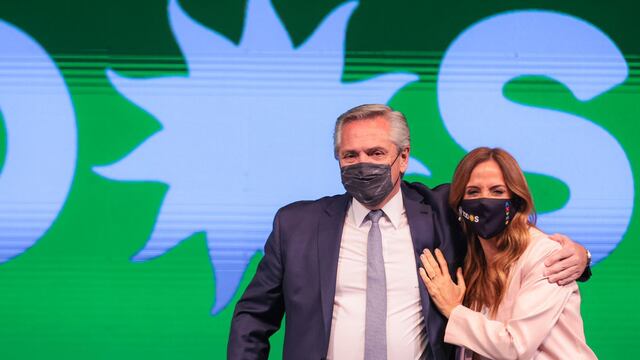 Alberto Fernández 
Victoria Tolosa Paz
Mar del plata cierre de campaña Frente de todos Foto prensa
fernandez