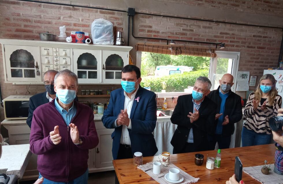 Schiaretti en Punilla: inauguró la red de gas en Icho Cruz, visitó Cuesta Blanca y se comprometió con el sanamiento del Lago San Roque