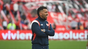 Carlos Tevez debió quedar internado.