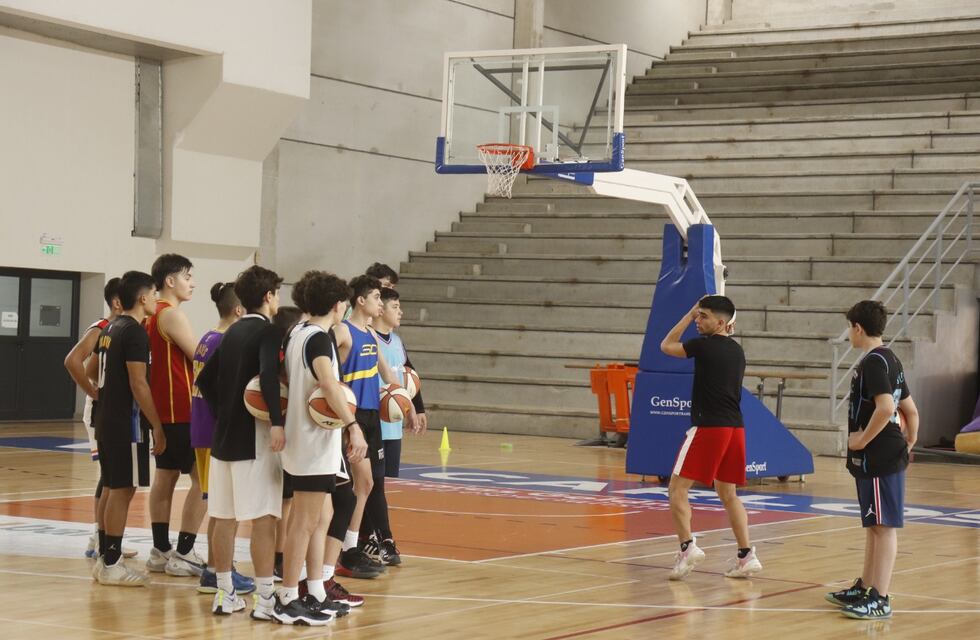 El Estadio Arena de Carlos Paz recibe a basquetbolistas de todo el país