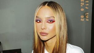 Juanita Tinelli deslumbró con un minitop total white y unos pantalones ultra bajos