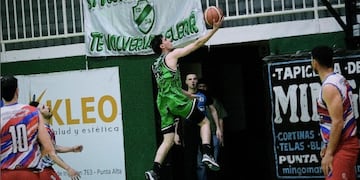 Altense cierra la serie de playoff ante Barrio Hospital como visitante. (Foto: Marcelo Barth).