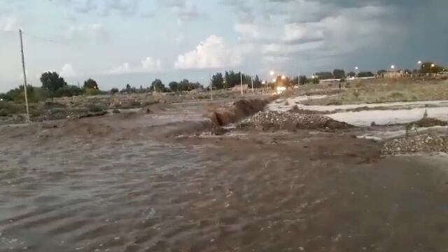 La tormenta incrementó el caudal del río Diamante y cortó los pasos badenes. Captura de pantalla.