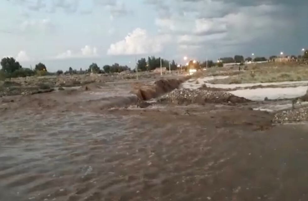 Video: pasos cortados por el aumento del caudal en el río Diamante tras la tormenta