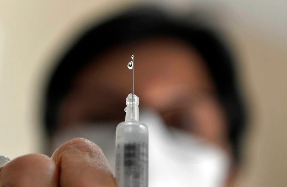 Establecen el orden de prioridades para la vacunación de todos los docentes contra el coronavirus