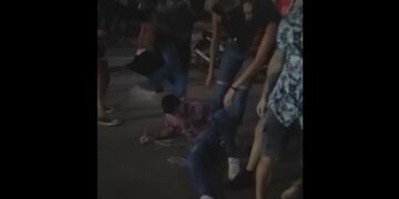 Santa Rosa de Calamuchita. Se viralizó el video de una pelea afuera del boliche. (Captura de pantalla)