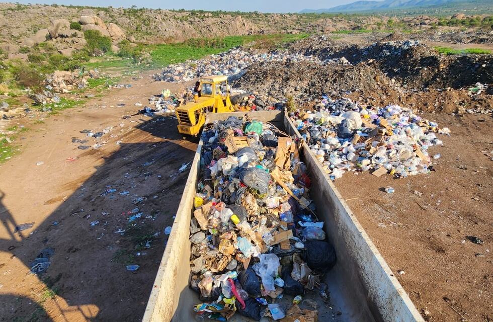 Capilla del Monte avanza en un plan para remediar el basural a cielo abierto ubicado en Charbonier