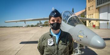 Sofía Vier, apodada "Capitana Marvel", fue la primera mujer que recibió en la IV Brigada Aérea de Mendoza su diploma de combate. Orlando Pelichotti/Los Andes