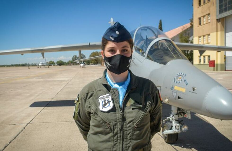 La Capitana Marvel, primera piloto de aviones de combate, denunció acoso laboral