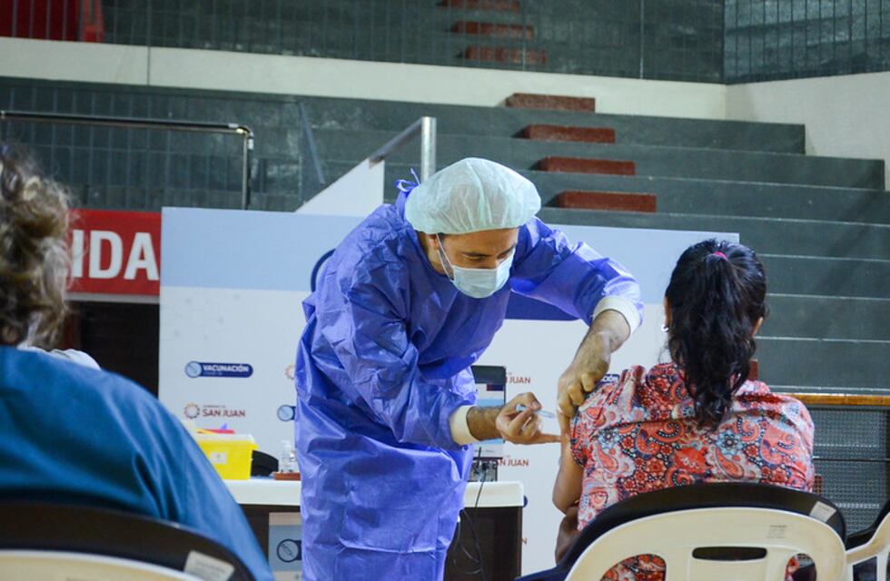 Vacunación en San Juan: llegaron las Pfizer y este jueves empezarán con adolescentes de 17 años