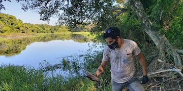 Analizan el agua del Río Negro de Resistencia.