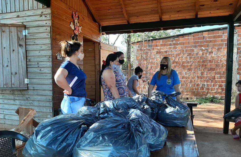 Jornada de entrega de alimentos a comedores en Puerto Iguazú