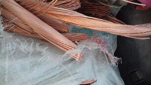 El joven intentó cortar cables subterráneos