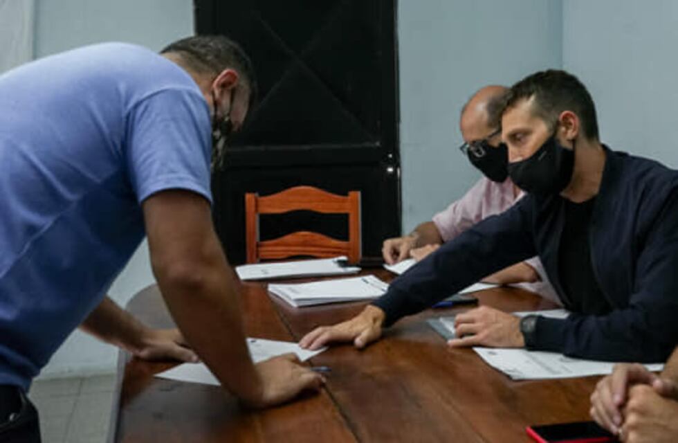 La Municipalidad de Pérez entregó aportes a las escuelas